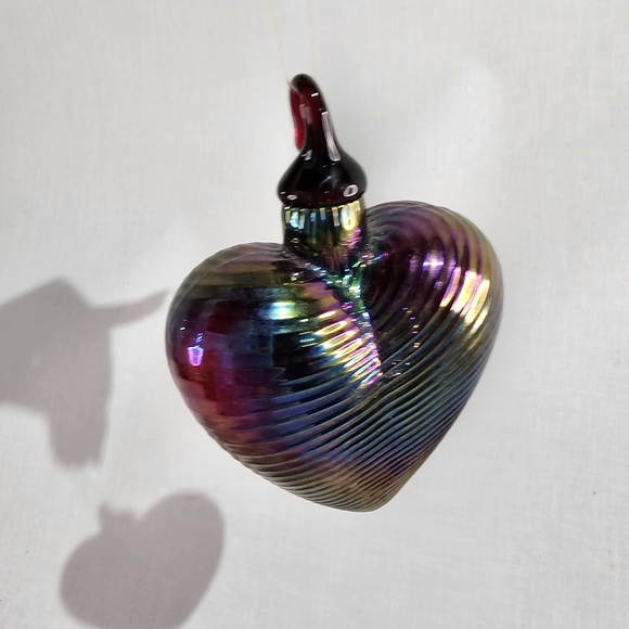 Glass iridescent heart. - Picture 3 of 6